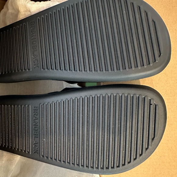 NWOT Soul Cycle Legend Skull Sparkle Slide in Black | Size Men’s 5 / Women’s 7 - Picture 4 of 5